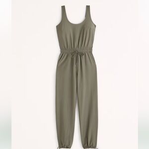 NWT Abercrombie Traveler Jumpsuit in Olive TALL
